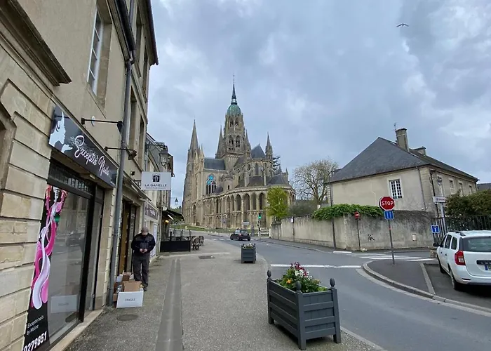 Dday 80e A Cote De La Cathedrale