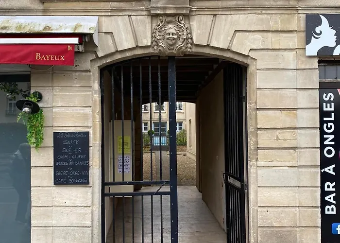 Dday 80e A Cote De La Cathedrale Bayeux
